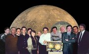 Екипът на Кибертрон планира командировка до обратната страна на луната.