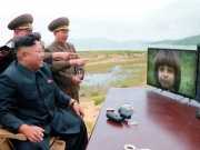 Ким Джонг Ун се радва на новото си психическо оръжие, което ще унищожи света.